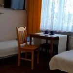 Pokoje Goscinne, Jas I Malgosia Karwia