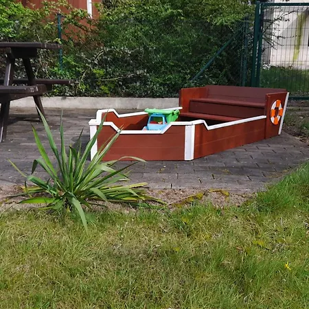 Pokoje Goscinne, Jas I Malgosia 3* Karwia