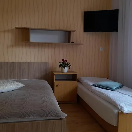 Pokoje Goscinne, Jas I Malgosia 3* Karwia